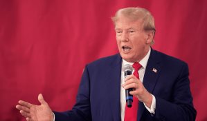 Tribunal sopesa reimponer la orden mordaza contra Trump