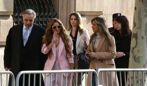 Cari&ntilde;o, besos y carteles pidiendo justicia: el calor para Shakira de sus incondicionales