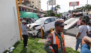 Mujer muere al ser arrastrada por una camioneta en la avenida Máximo Gómez