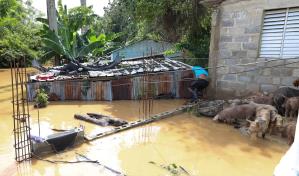 En Brisa del Este siguen inundados por las lluvias y durmiendo en otras casas tras perderlo todo
