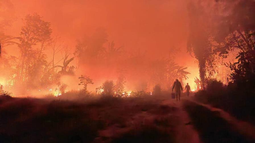 La población boliviana, preocupada por los incendios que asolan varias regiones