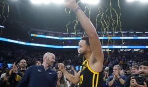 Curry sigue imponiendo récords; Warriors superan 121-116 a Rockets