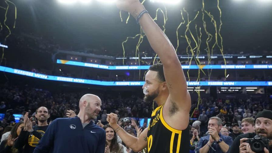 Curry sigue imponiendo récords; Warriors superan 121-116 a Rockets
