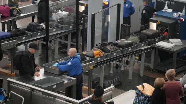 Se esperan números récord en aeropuertos y carreteras de EE.UU. por feriado de Acción de Gracias