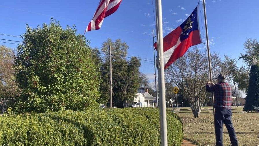 Las banderas de EE.UU. ondearán a media asta por la muerte de Rosalynn Carter