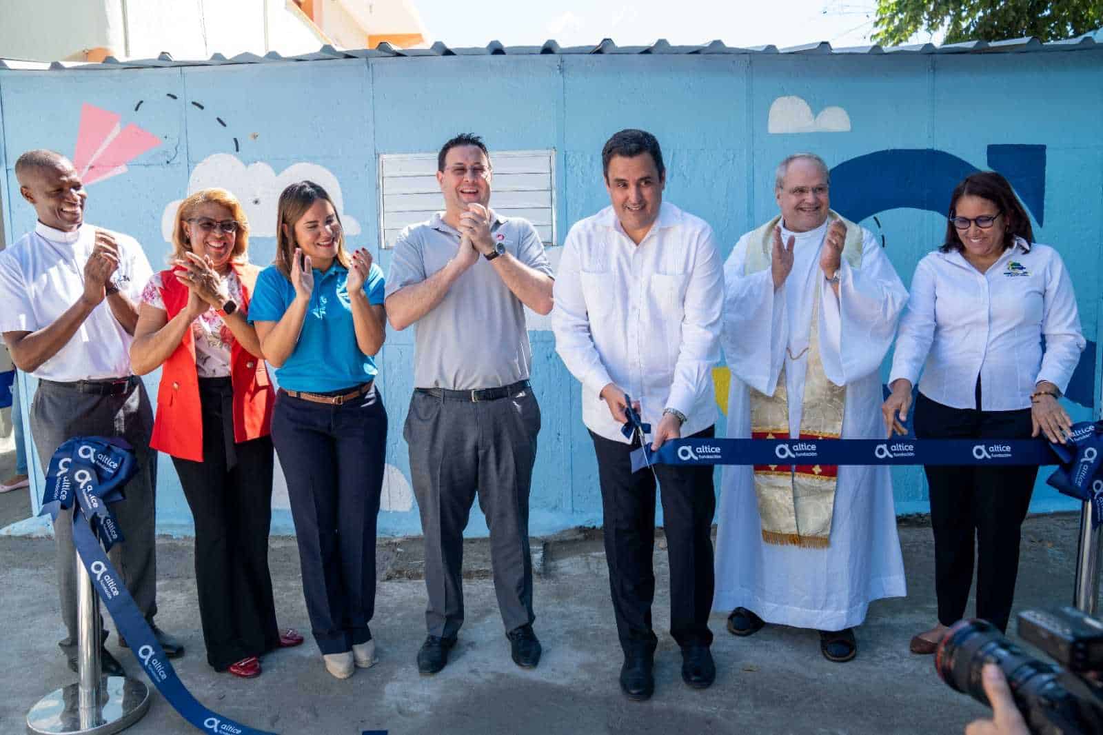 Corte de cinta del Centro Comunitario y Ludoteca Las Mercedes