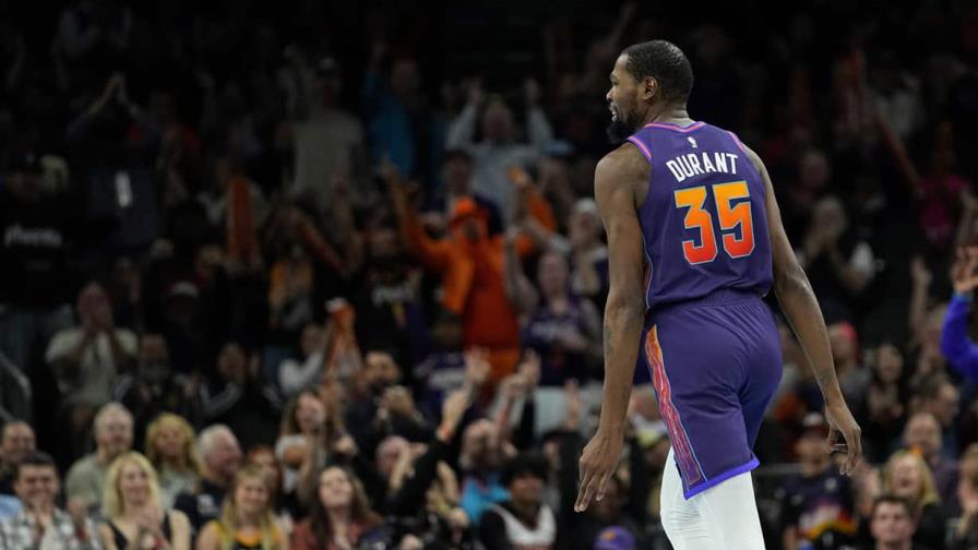 Durant es undécimo mejor anotador de la historia; Suns doblegan 120-107 a Trail Blazers