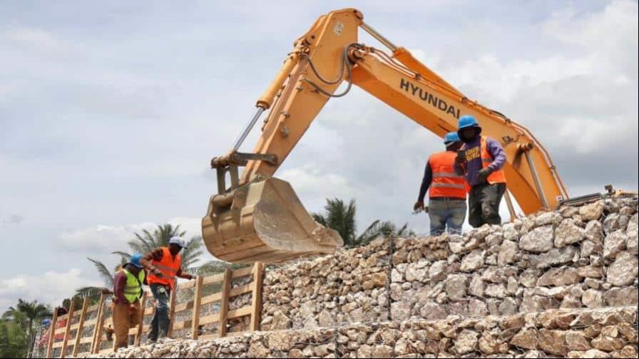 Construcción de muros de gaviones: estrategia del Gobierno en Higüey para prevenir inundaciones