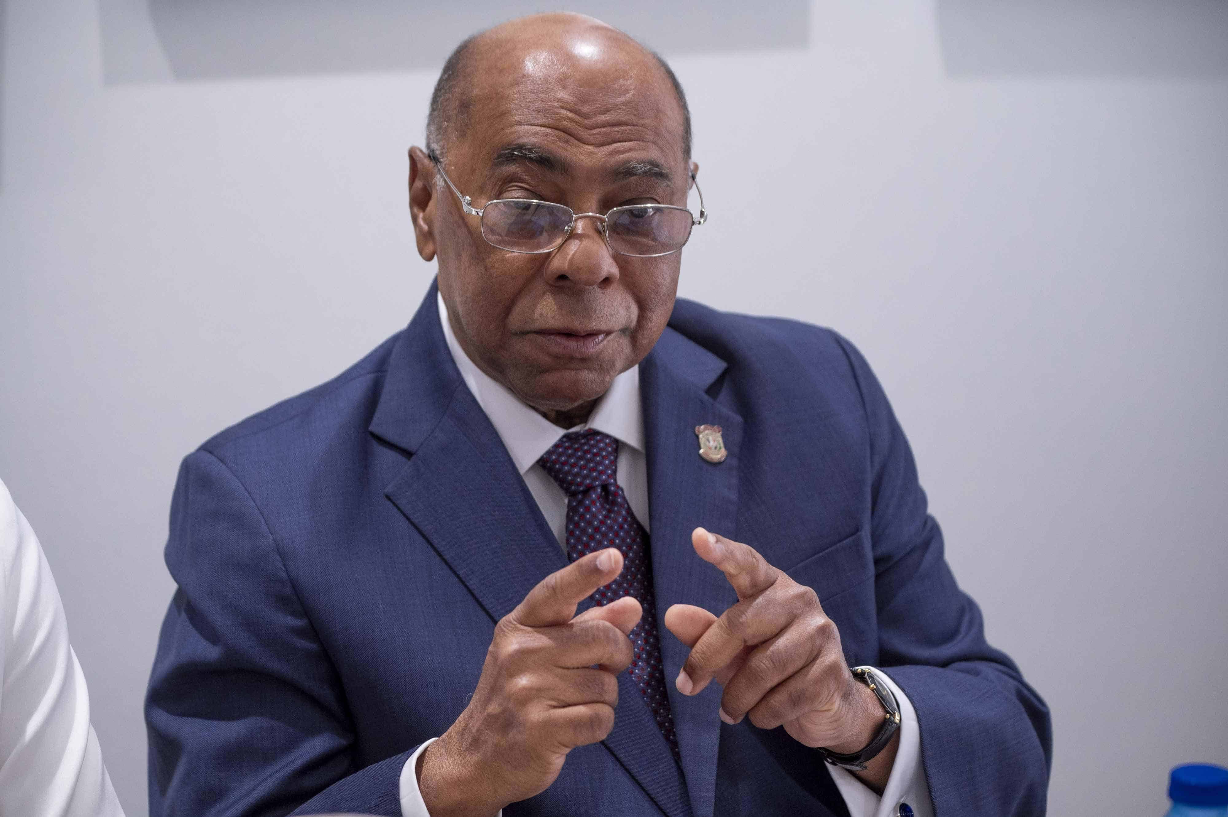 <div><strong>Milton Ray Guevara</strong></div><div><br></div><div><i>Presidente del TC</i></div><div><br></div><div><br></div>Se define como un apasionado de la docencia, actividad que combina con sus funciones y que seguirá desarrollando al cumplir su mandato en el organismo. Además, se sumará al campo profesional privado, dando consultorías, así como escribiendo sus memorias. “Yo dejaré el tribunal como un transbordador espacial listo para seguir avanzando”, aseguró al participar en el Diálogo Libre del 11 de septiembre pasado.