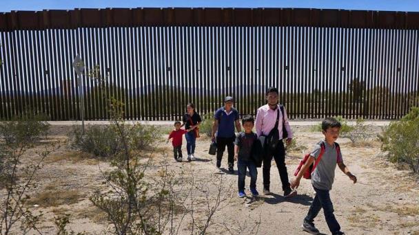 EE.UU. intensifica enjuiciamiento de migrantes que reingresen al país por Arizona