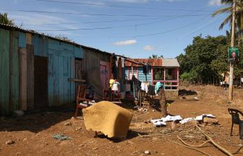 Presidente del Senado exhorta a no construir viviendas cerca de ríos y cañadas 