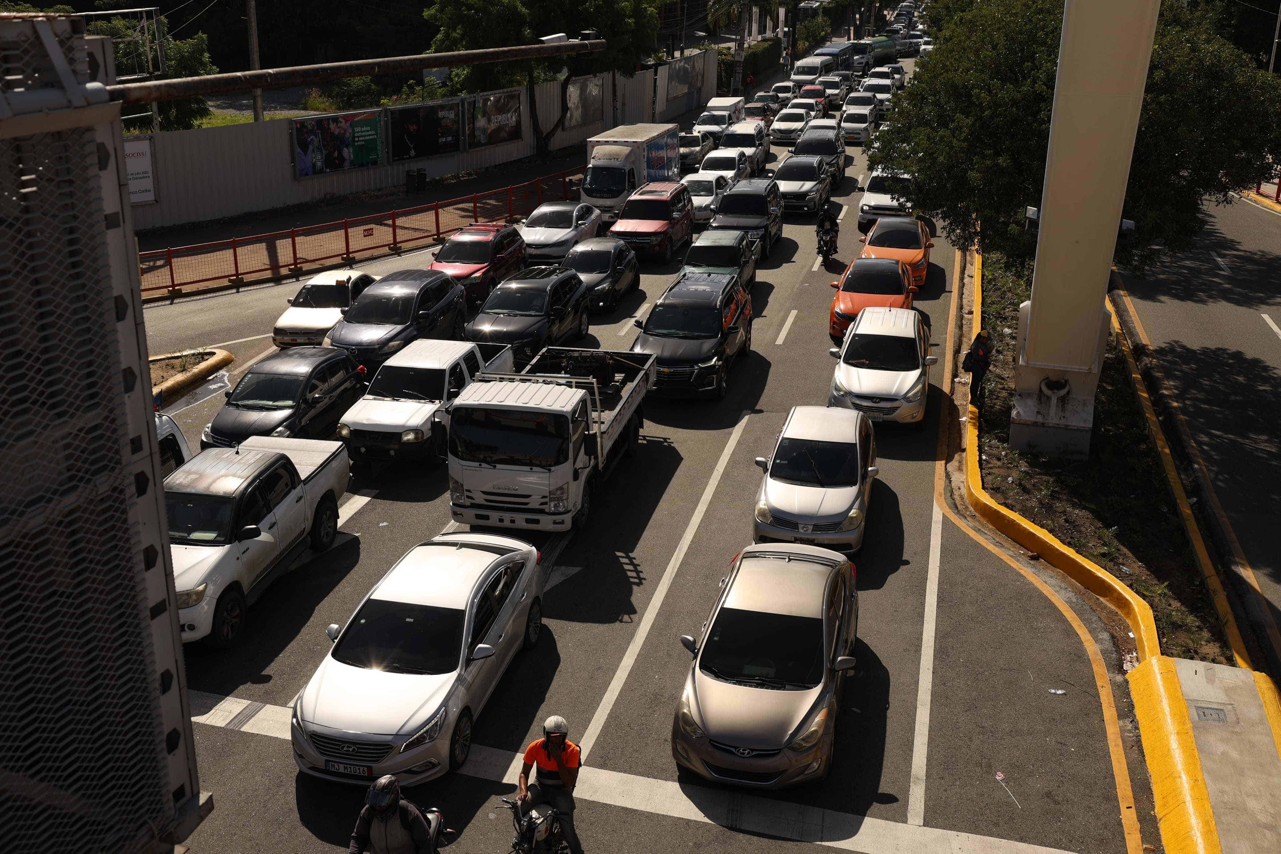 El tránsito actual en las avenidas  Gomez con 27.de febrero.