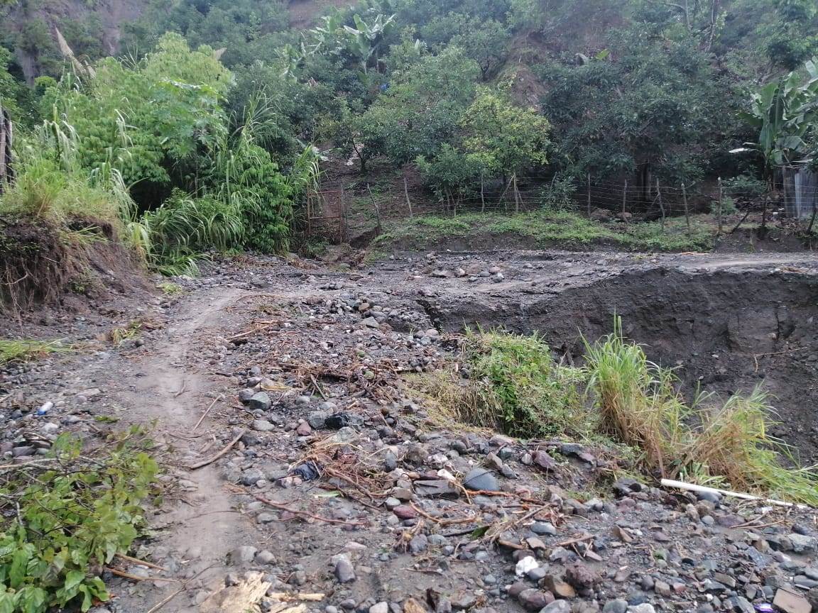 Parte de la carretera afectada por las lluvias.