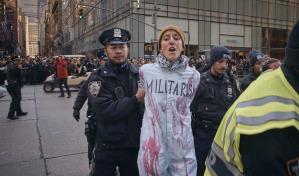 Manifestantes pro palestinos interrumpen el tradicional desfile de Acción de Gracias de Macy´s en NY
