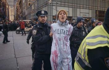 Manifestantes pro palestinos interrumpen el tradicional desfile de Acción de Gracias de Macy’s en NY