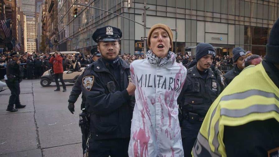 Manifestantes pro palestinos interrumpen el tradicional desfile de Acción de Gracias de Macy’s en NY