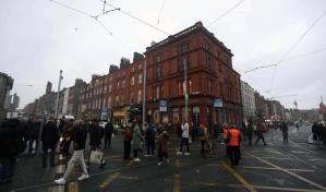 El apuñalamiento múltiple en Dublín provoca disturbios de grupos de extrema derecha