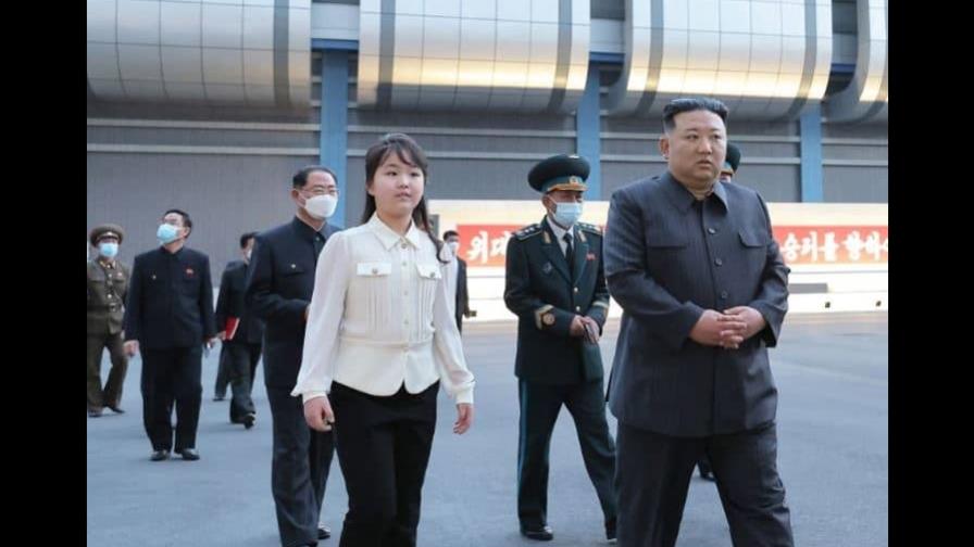 Kim Jong-un alaba el exitoso lanzamiento del satélite espía e insta a orbitar más