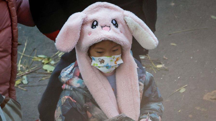 ¿Cuáles síntomas presentan los niños afectados por el brote de neumonía en China?
