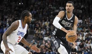 Abucheado por el público, Leonard guía a Clippers a triunfo ante Spurs