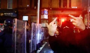 Violentas protestas contra inmigrantes en Dublín tras un ataque con cuchillo frente a una escuela