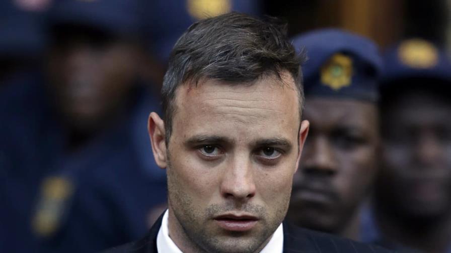 Deportista olímpico Oscar Pistorius recibe libertad condicional 10 años después de matar a su novia