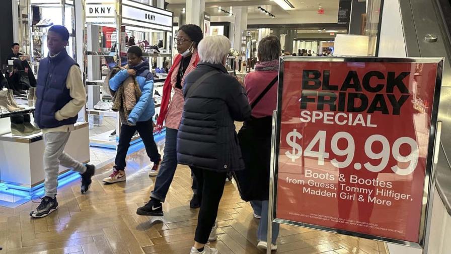 Mayores descuentos para atraer a los compradores indecisos en el Black Friday en EE.UU.