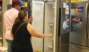 Dominicanos acuden a las tiendas por Black Friday