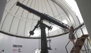 Teresa Paneque, la astrónoma chilena que mediante la ficción atrae a las niñas a la ciencia