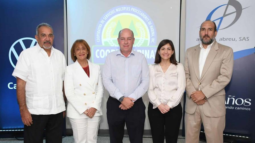 La fábrica Volkswagen Camiones y Buses reconoce a Avelino Abreu, SAS