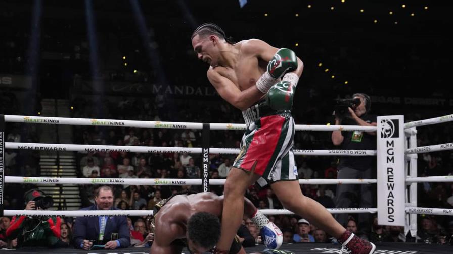 Benavidez vence a Andrade tras 6 rounds y pide pelea contra Canelo, campeón supermediano