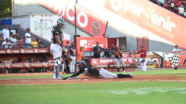 Núñez y Rivas encabezan ofensiva en la victoria de los Toros ante Gigantes