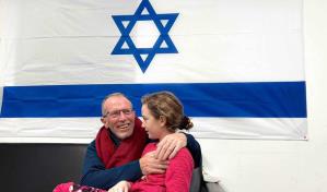 Mujeres y niños israelíes liberados por Hamás se reencuentran con sus seres queridos