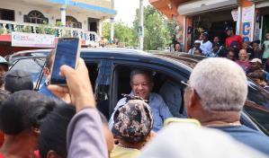 Leonel Fernández dice que el Gobierno abandonó barrios de Santo Domingo Oeste