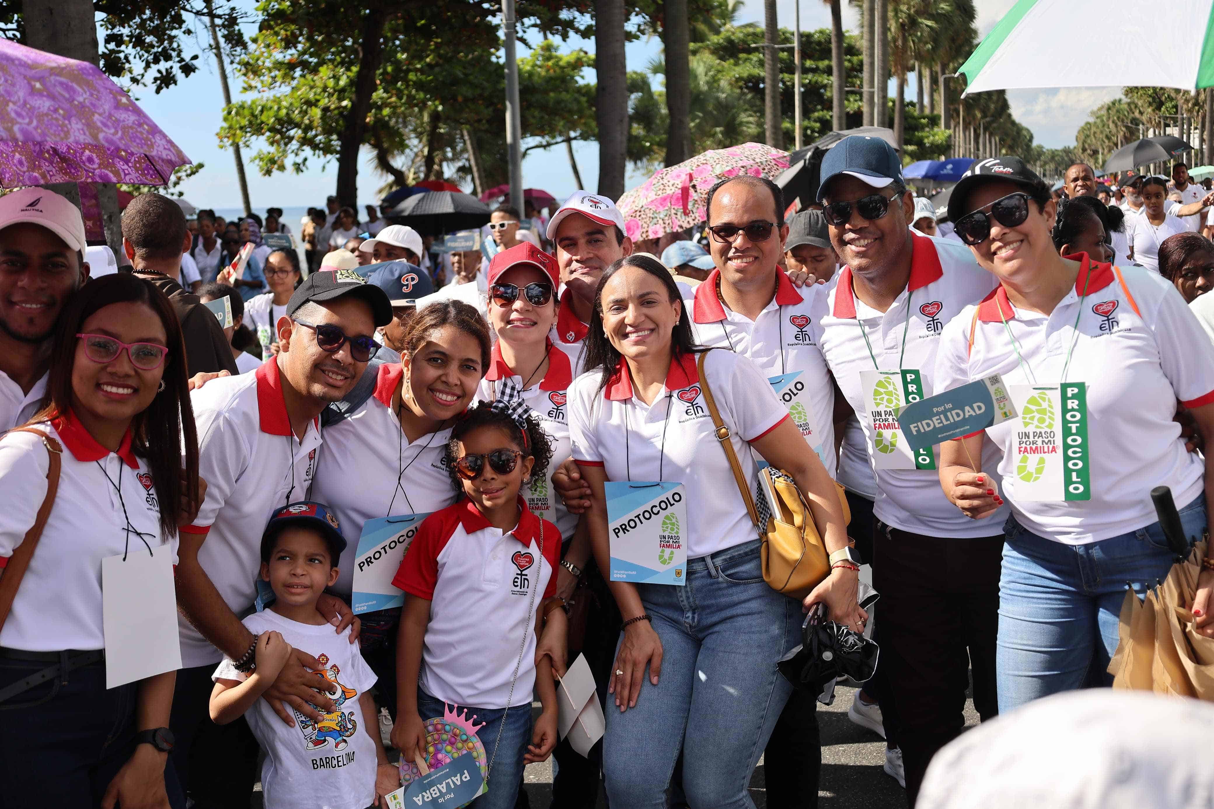 Participantes de Un Paso por mi Familia en Santo Domingo.