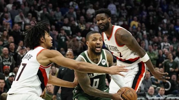 Bucks remontan 26 puntos y vencen a Trail Blazers en primer duelo de Lillard ante su exequipo