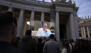 El papa Francisco recibe antibióticos por vía intravenosa para problema pulmonar