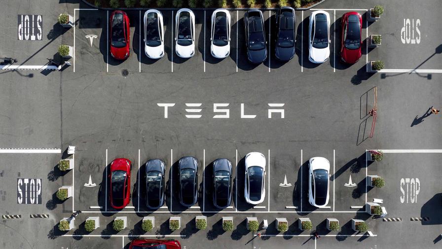 Tesla demanda a la agencia de transporte sueca por cese de envío de matrículas