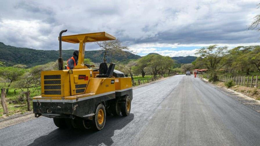 Avanza reconstrucción de carretera Ensenada-Villa Elisa, entre Puerto Plata y Montecristi