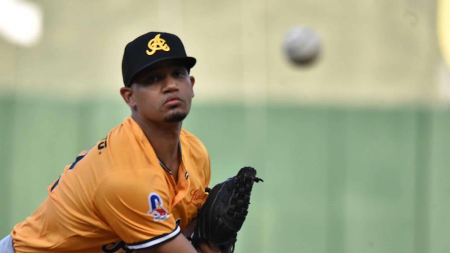 Lanzador aguilucho Gerson Garabito se disculpa por bolazo a Jorge Alfaro