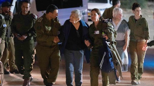 Hamás libera a otros 11 rehenes israelíes en el cuarto día de tregua