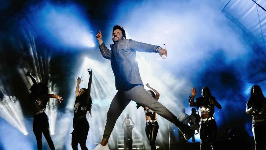 Manny Cruz celebra el merengue a casa llena en Puerto Plata