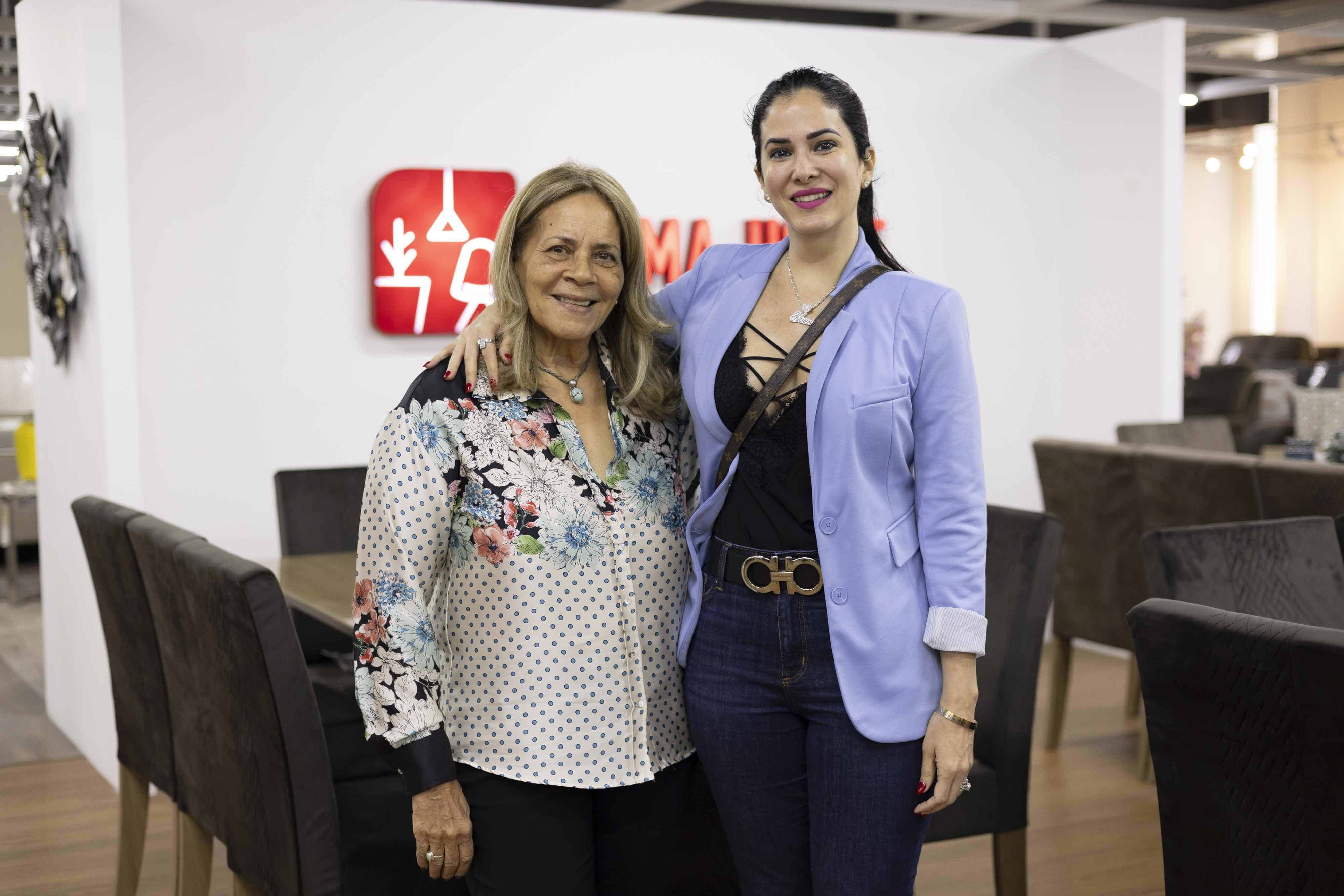 Josefina de Ventura y Yamel Ros de Ventura.