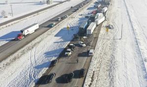Una gruesa capa de niebla habría causado choque múltiple en autopista de EE.UU.
