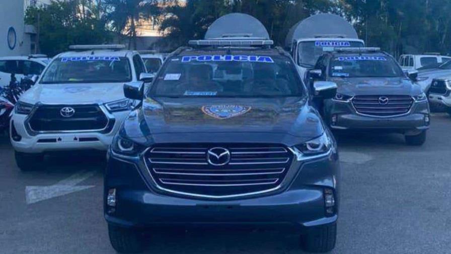 Policía de San Pedro de Macorís recibe entrega de flotillas de nuevos vehículos