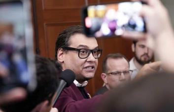 Demócratas buscan echar del Congreso de EE.UU. al legislador republicano George Santos