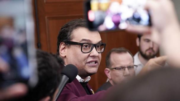Demócratas buscan echar del Congreso de EE.UU. al legislador republicano George Santos