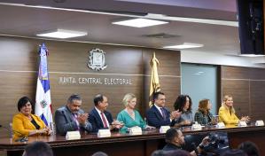 Estudio muestra baja participación de la mujer en la política dominicana