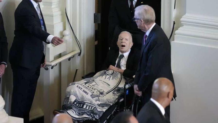 El expresidente de EE.UU. Jimmy Carter encabeza el emotivo funeral de su esposa Rosalynn