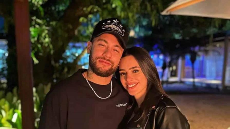 La madre de la hija de Neymar anuncia el fin de la relación con el futbolista
